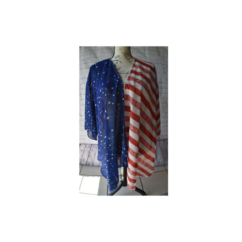 Preowned Francesca’s Alya Flag Print Ruana – Perfect for Layering